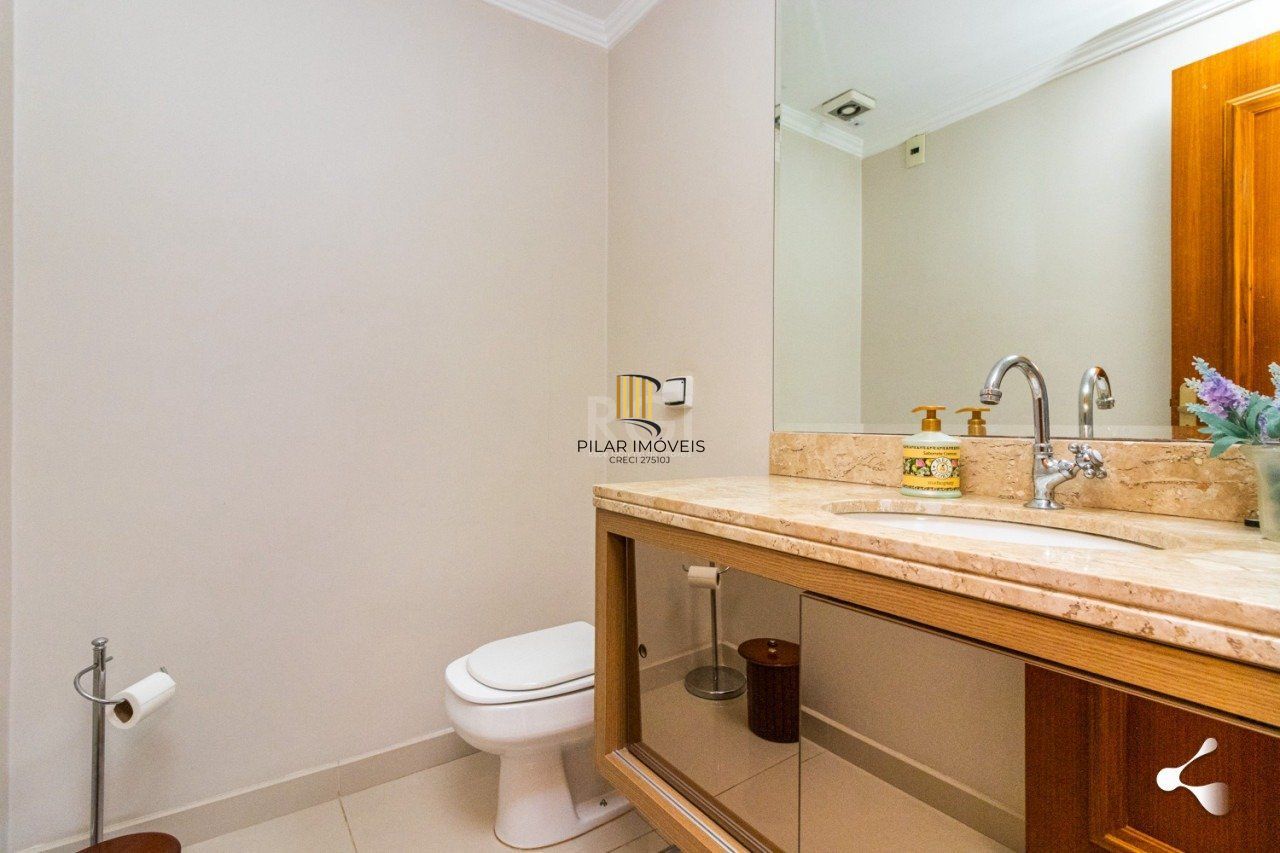Espetacular Apto. semi mobiliado no bairro Rio Branco, Porto Alegre/RS, um por andar, 195m, andar alto, lareira, churrasqueira, 3 suites, 4 vagas