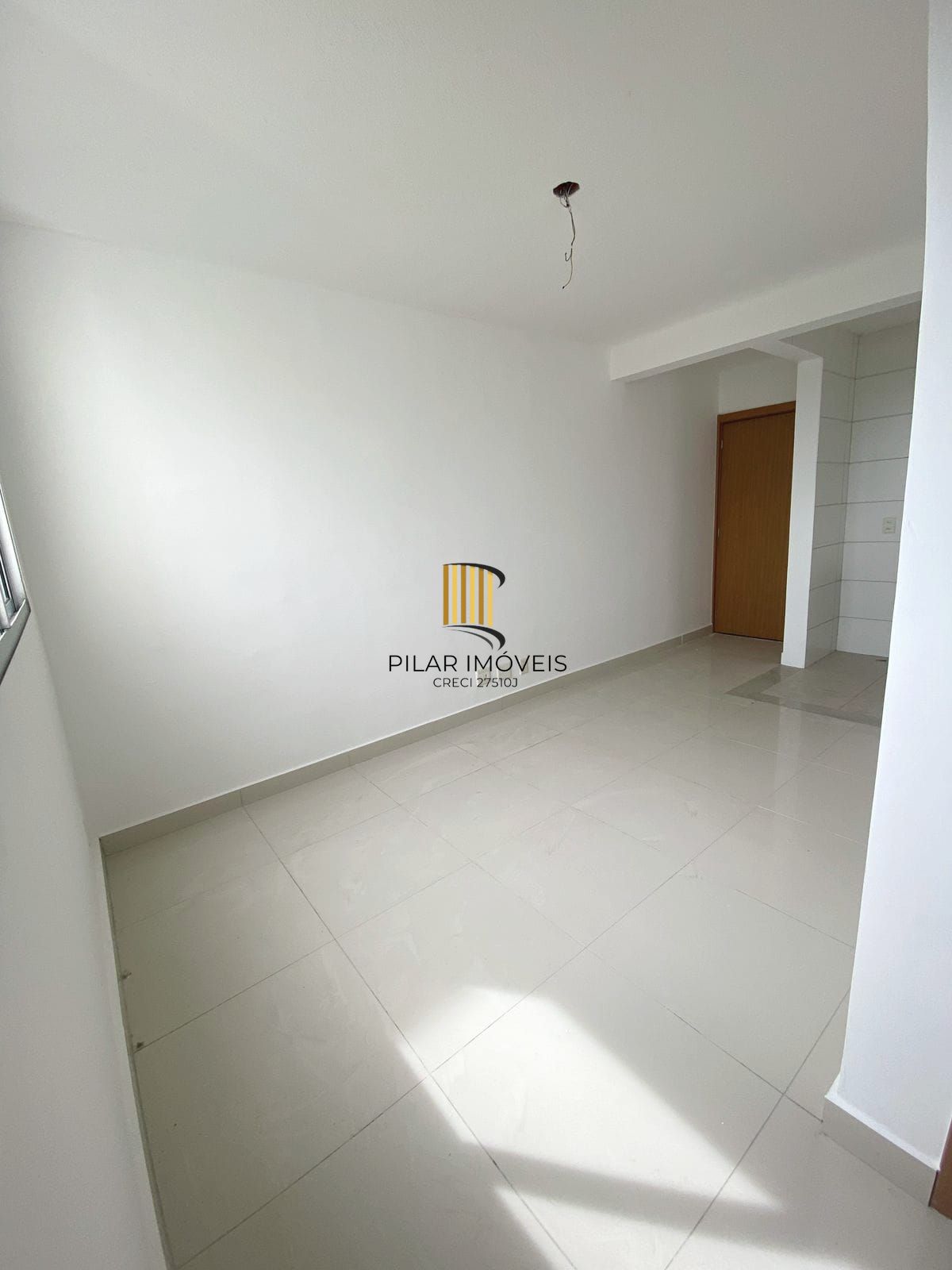 Apartamento com 02 quartos e 01 vaga escriturada no Bairro Jardim Leopoldina