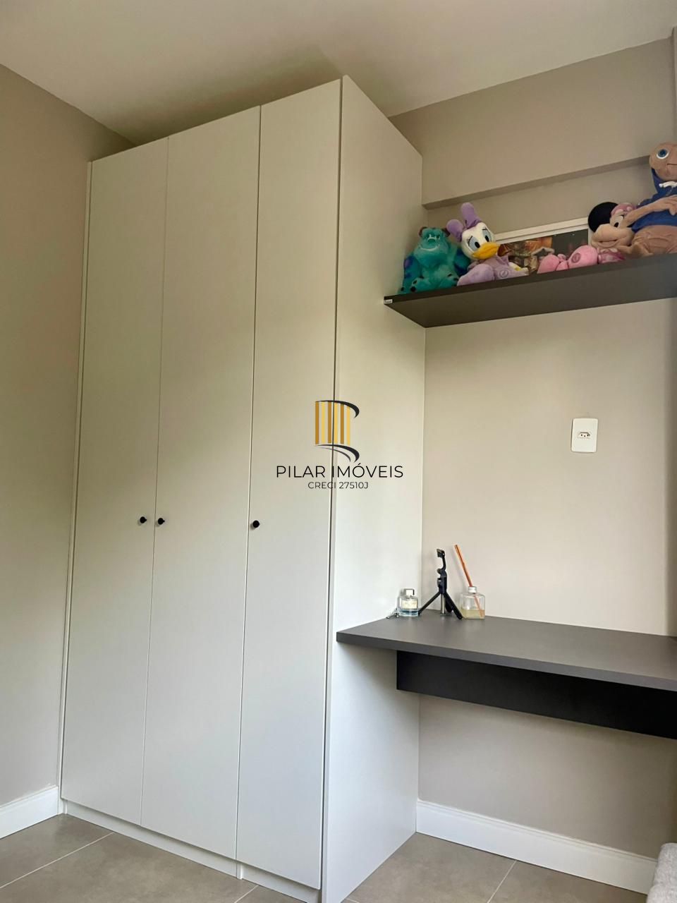 Apartamento com 02 quartos e 01 vaga escriturada no Bairro Cavalhada