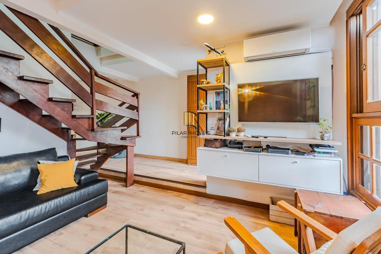 Casa em condomínio 3 dormitórios e sótão bairro Cristal