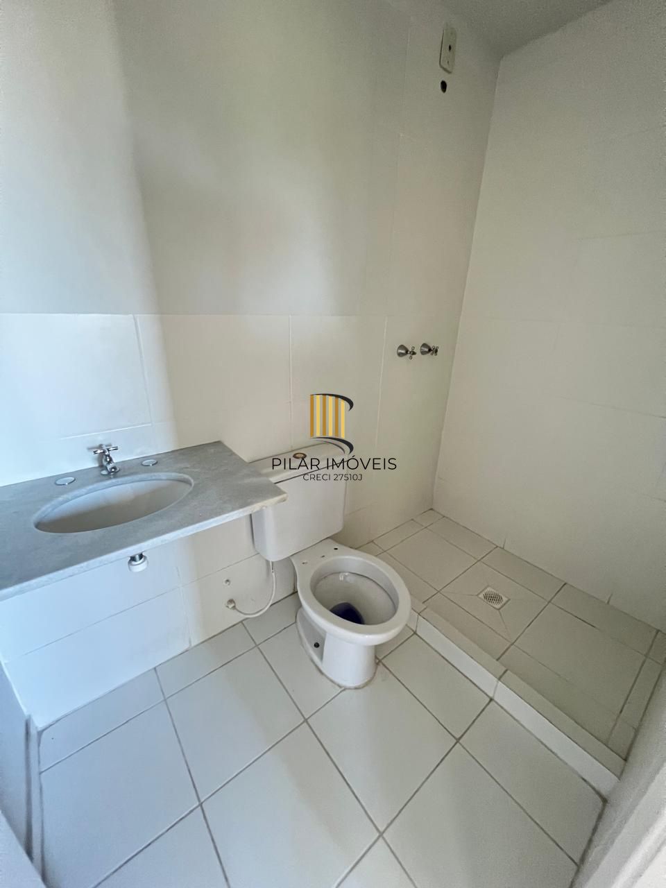 Apartamento com 02 quartos e 01 vaga escriturada no Bairro Passo das Pedras