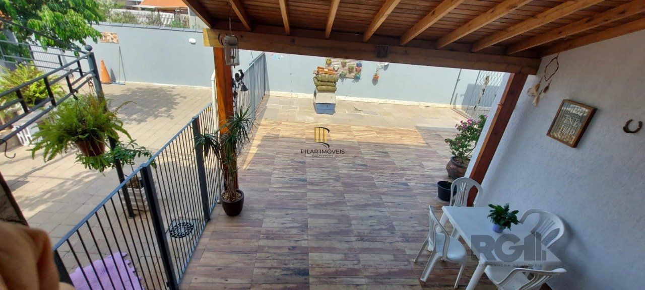 Casa com 2 dormitórios, sendo 1 suíte no bairro Florida em Guaíba