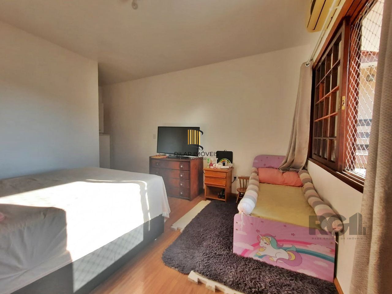 casa em condomínio com 3 dormitórios, sendo 1 suíte e vaga para dois carros no bairro Tristeza