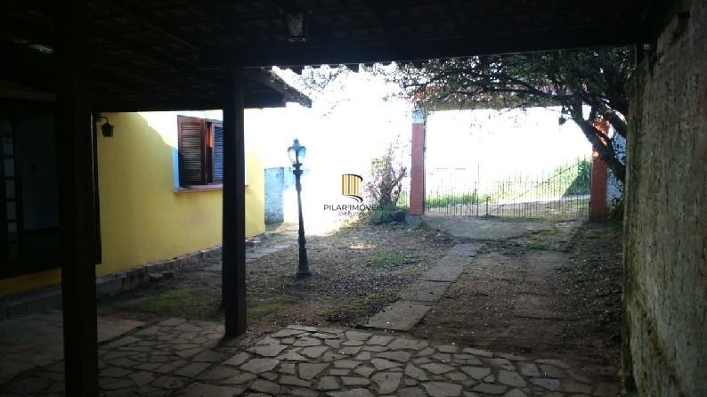 Casa desocupada somente a vista !