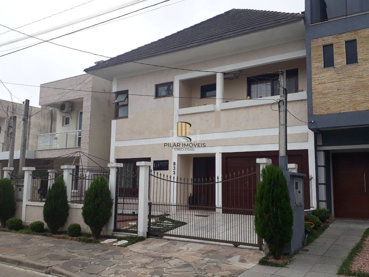 Casa para Venda - 272m², 3 dormitórios, sendo 1 suítes, 2 vagas - Hípica