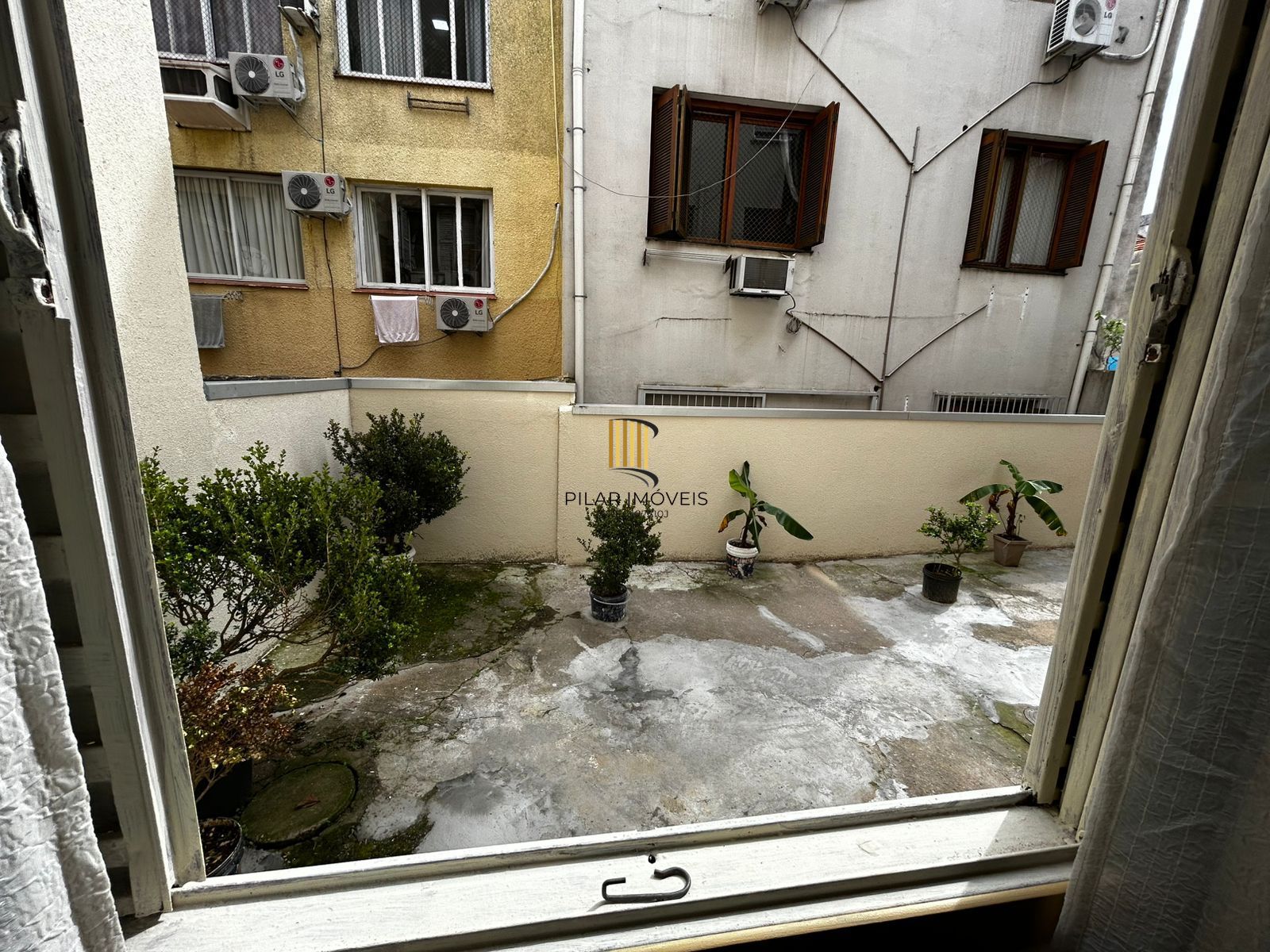 APARTAMENTO GARDEN, 1 QUARTO, PÁTIO PRIVATIVO, PROX HOSPITAL DE CLINICAS POA/RS