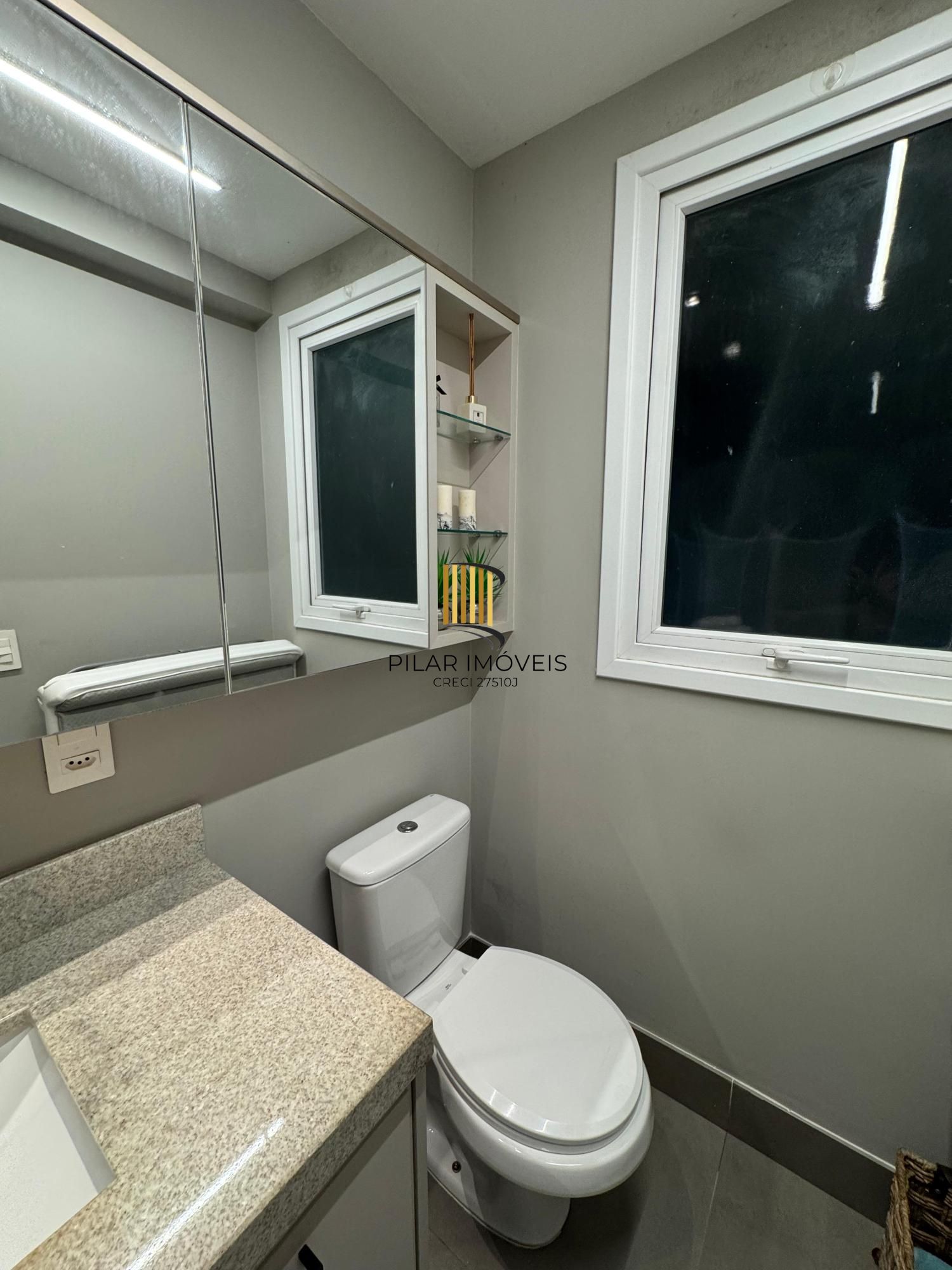 Apartamento com 02 quartos (01 suíte) e 01 vaga escriturada