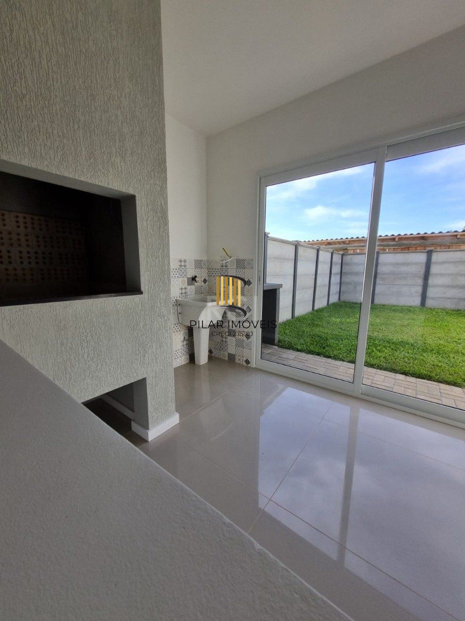 Casa 3 dormitórios no bairro Guarujá