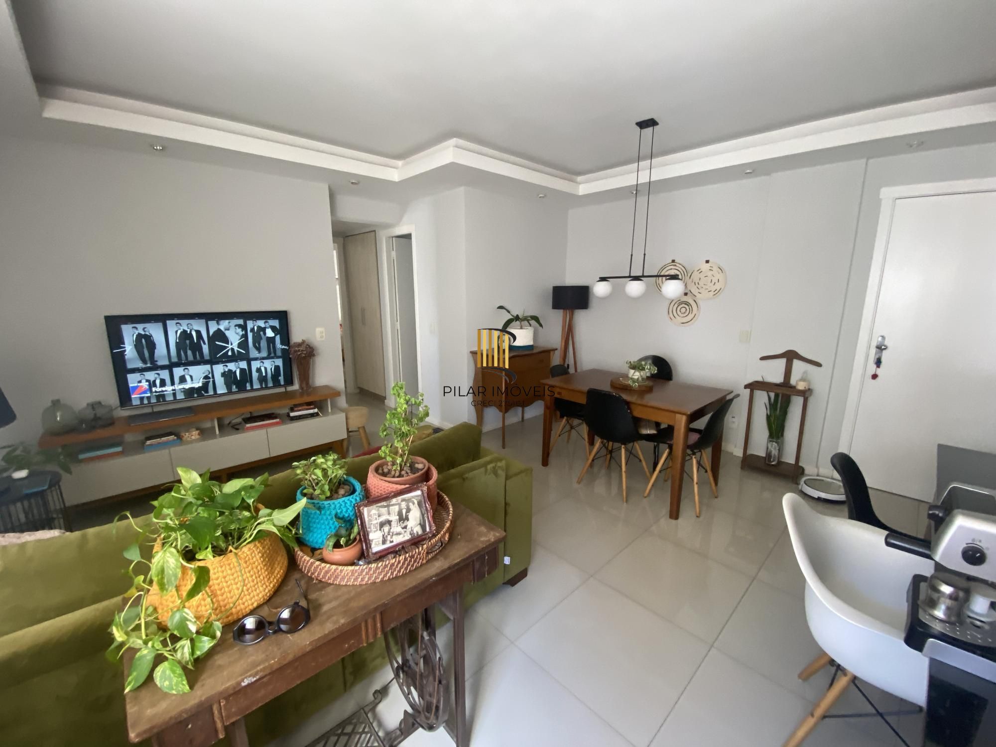 Apartamento de 2 quartos, suíte, semimobiliado, no bairro Vila Ipiranga.