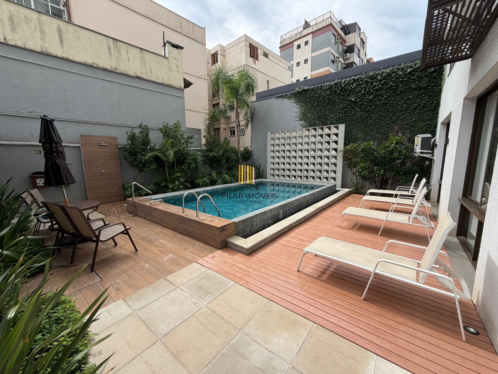 Apartamento de 2 dormitórios 2 suítes , vaga dupla coberta escriturada !