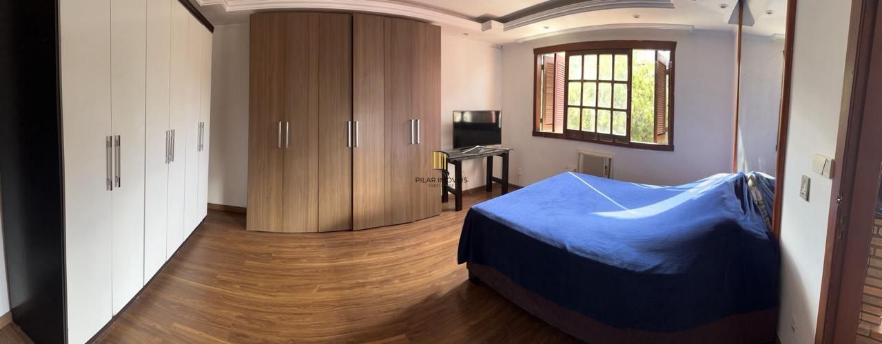 Casa com 03 quartos e 02 vagas de garagem