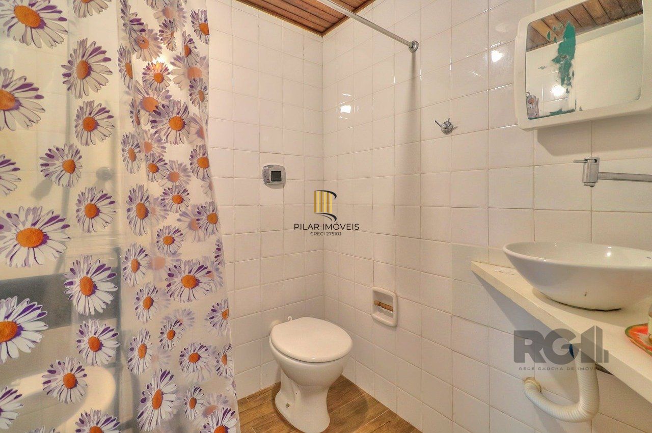 Casa a venda composta de 4 dormitórios no bairro Jardim Isabel em Porto Alegre