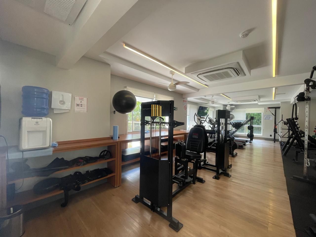 Impecável apartamento semimobiliado, 2 dormitórios, 2 banheiros e 1 vaga coberta