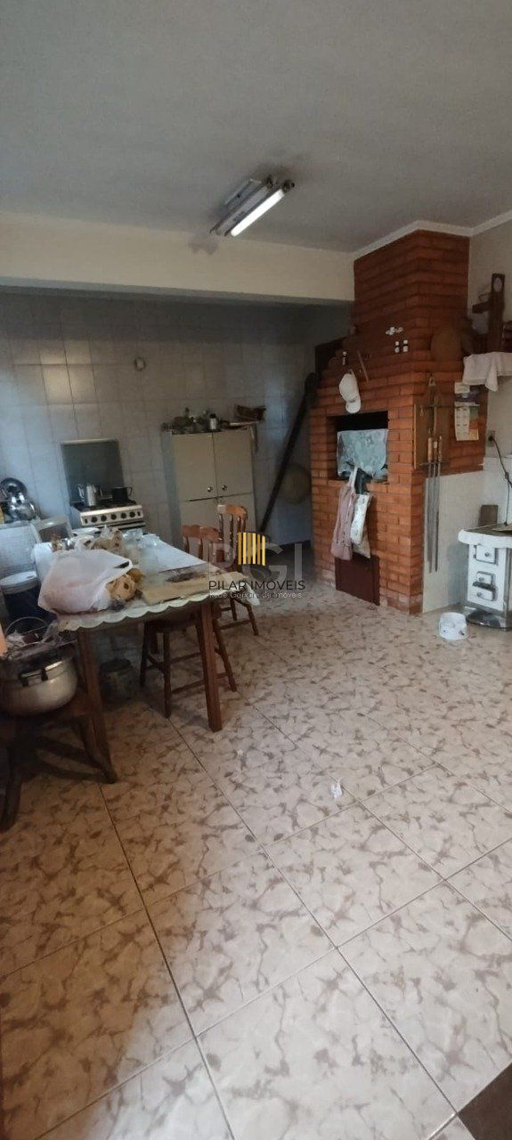Casa de 4 dormitórios no bairro Parque Santa Fé