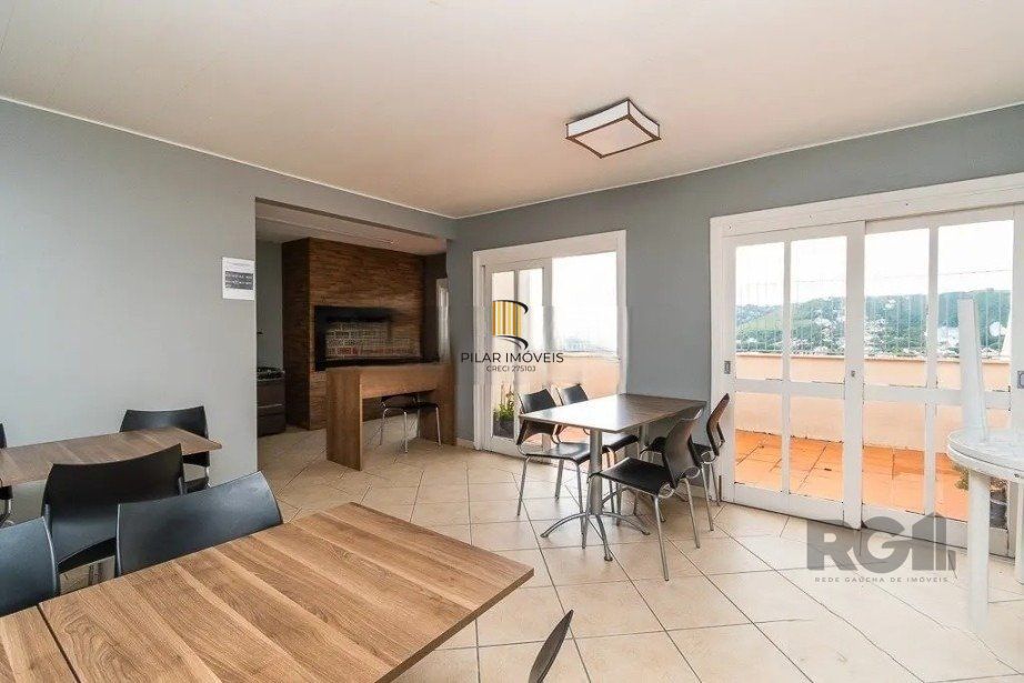 Apartamento com 02 quartos com 01 vaga de garagem coberta e escriturada.