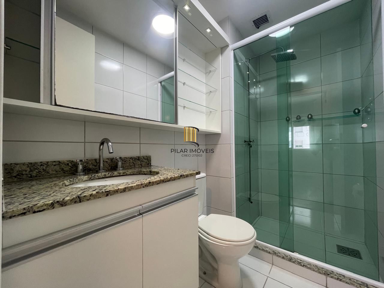 Impecável apartamento semimobiliado, 2 dormitórios, 2 banheiros e 1 vaga coberta