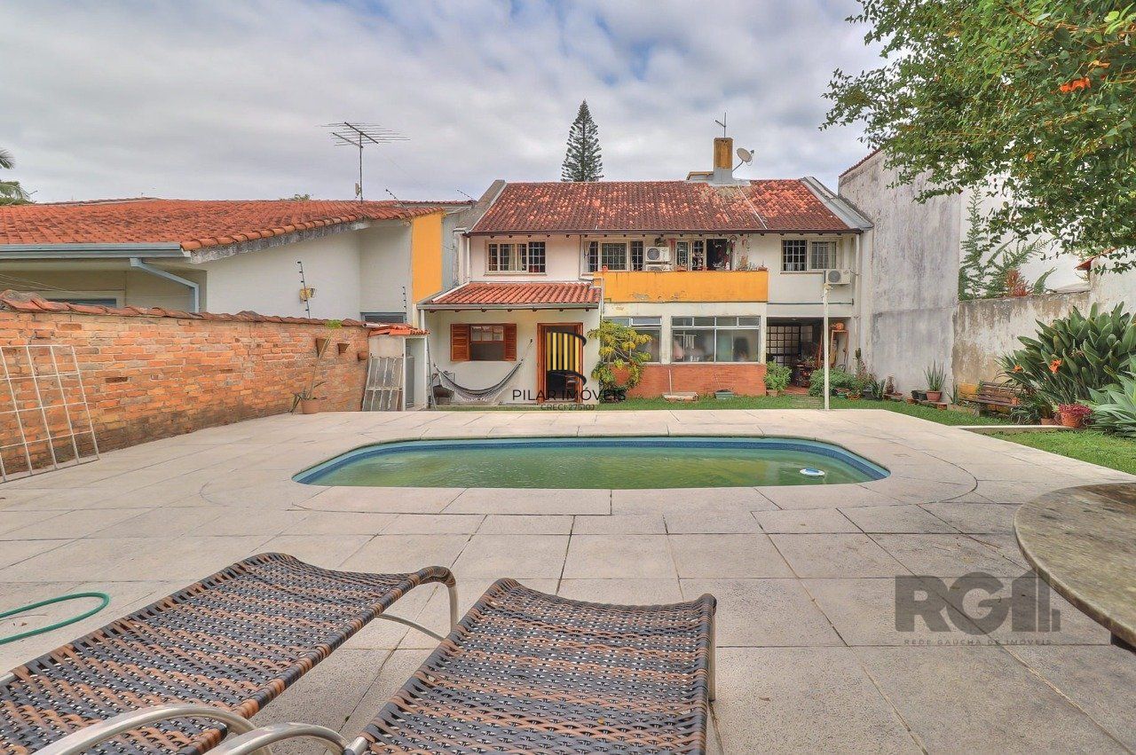 Casa a venda composta de 4 dormitórios no bairro Jardim Isabel em Porto Alegre