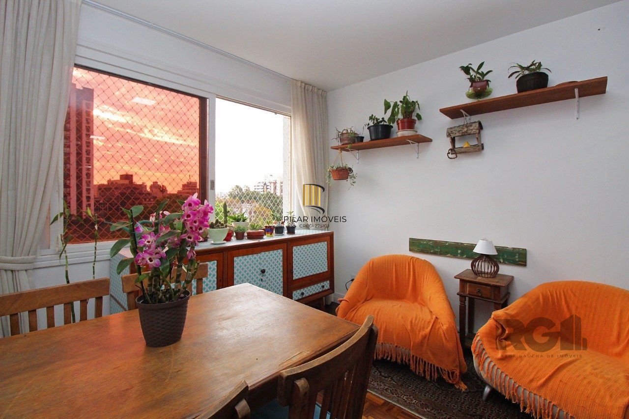 Apartamento a venda composto de dois dormitórios no bairro menino Deus com vaga