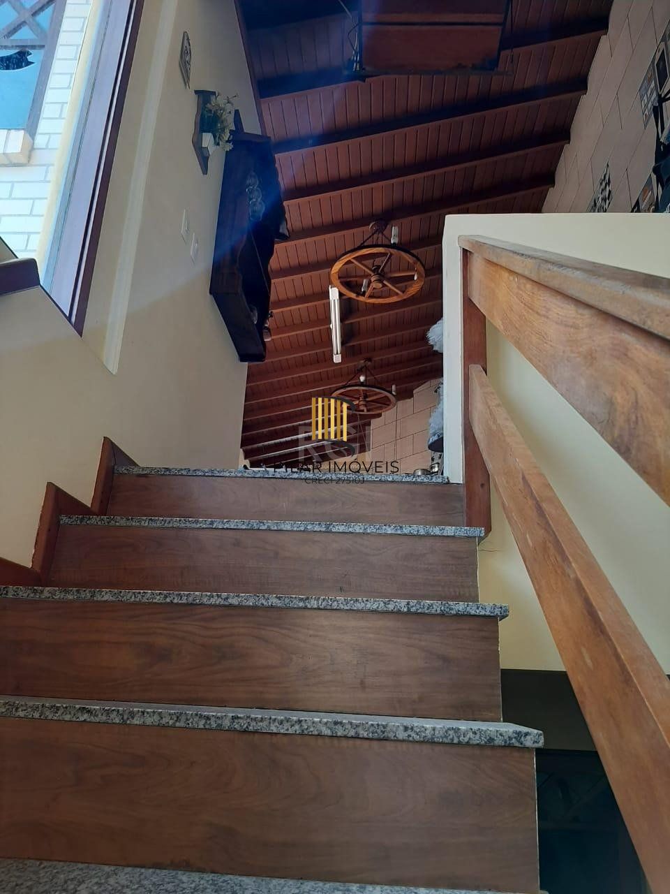 Casa para Venda - 274m², 3 dormitórios, sendo 1 suites, 3 vagas - Guarujá, Porto Alegre