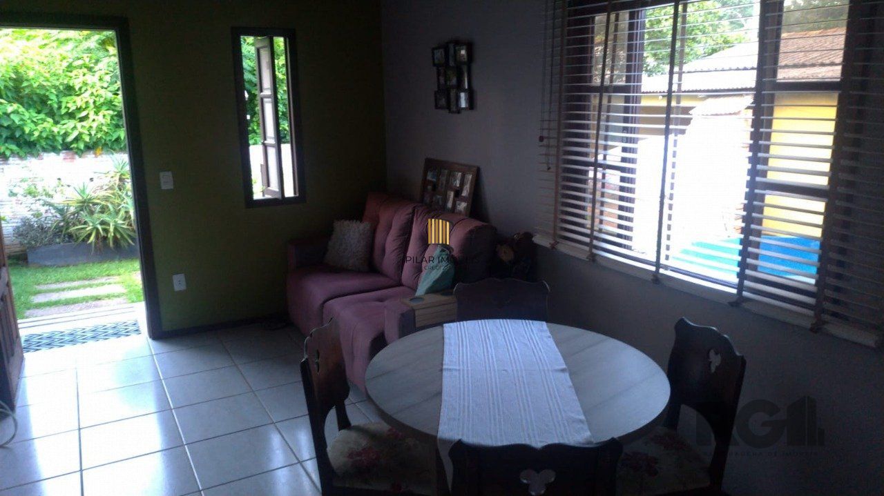 Casa de 2 dormitórios no bairro Belém Velho