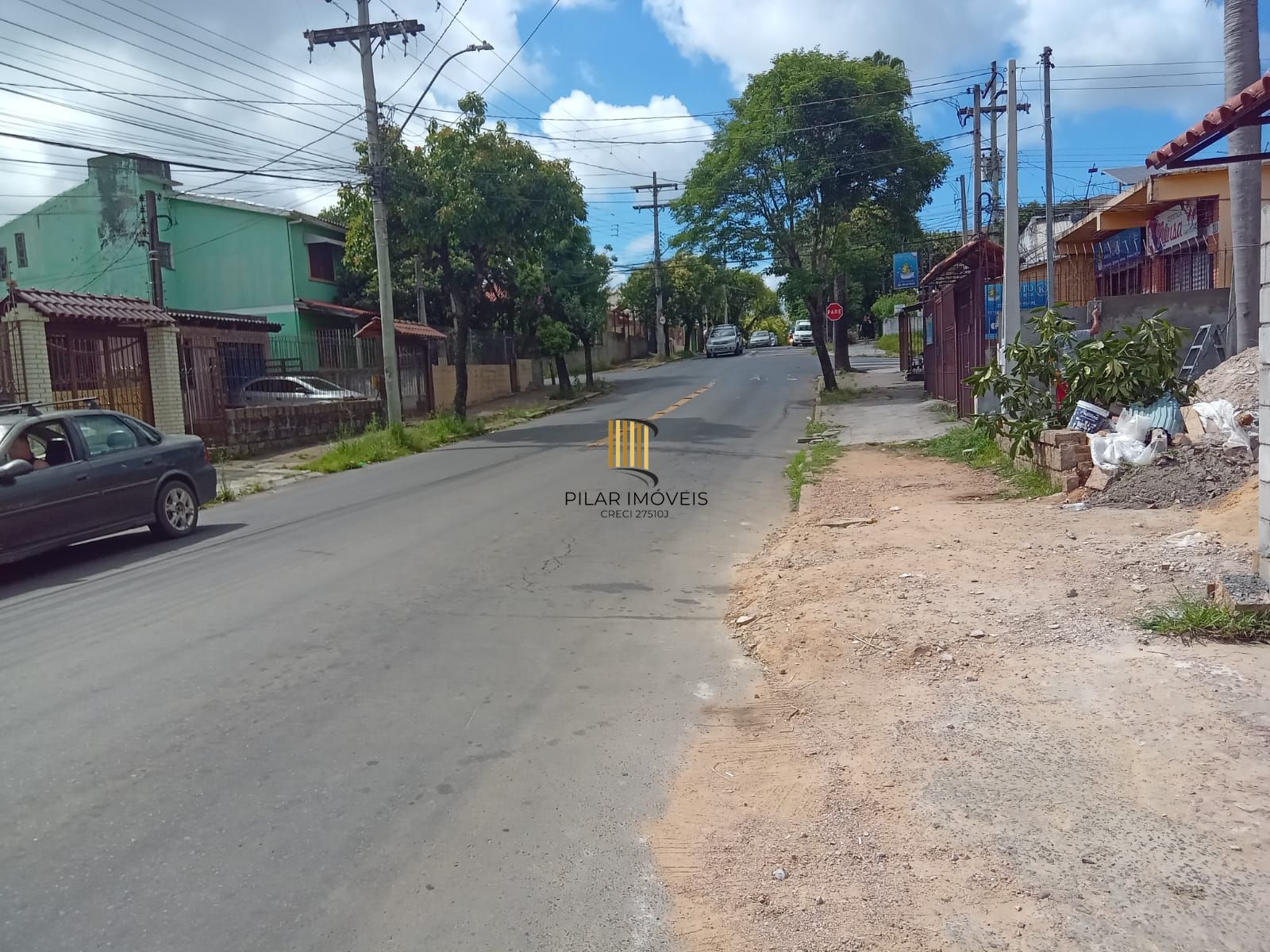 Casa com 3 dormitórios suíte , garagem para 3 carros !