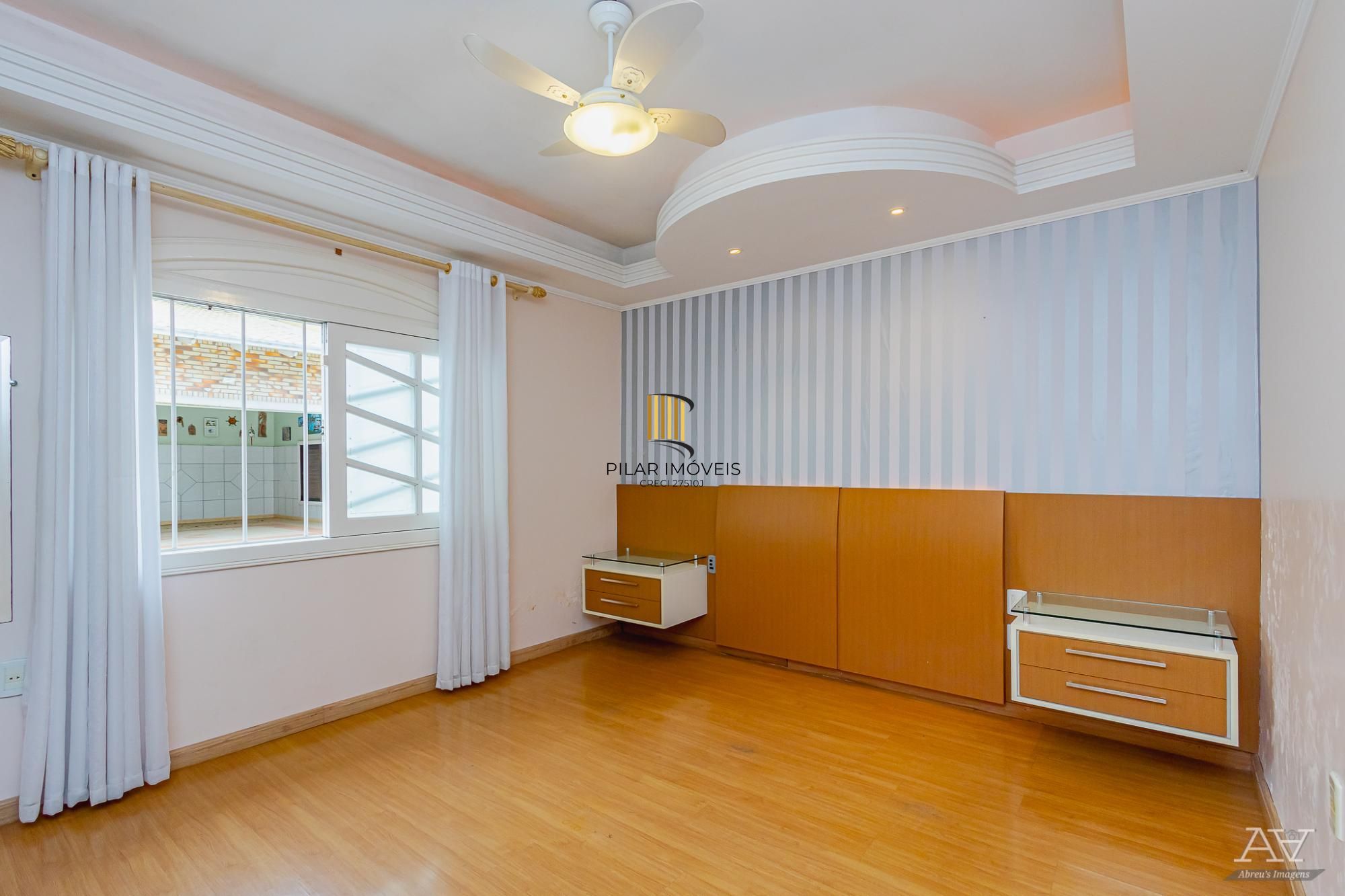 Linda Casa com 3 suítes no Santa Fé