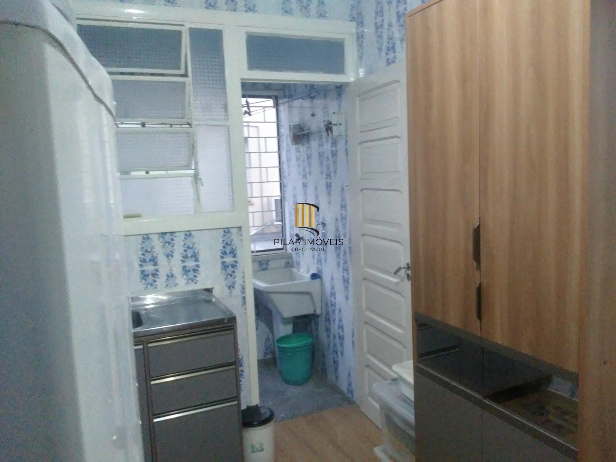 APARTAMENTO 2 DORMITÓRIOS NO 2º PAVIMENTO 1º ANDAR LOCALIZADO  NO BAIRRO SÃO SEBASTIÃO
