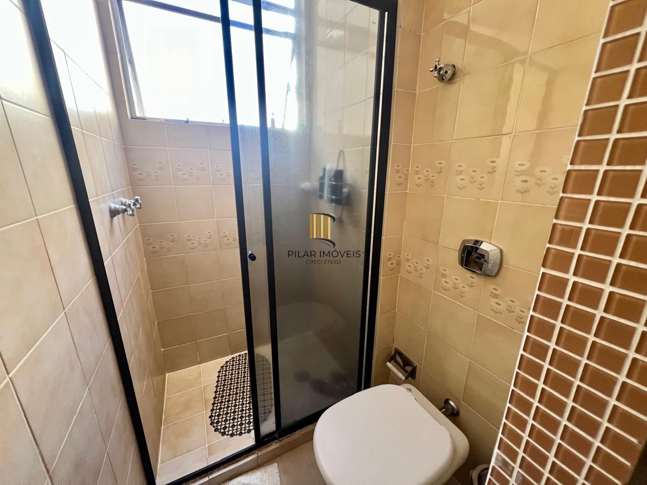Apartamento 3 dormitorios, 1 suite, 2 vagas de garagem mais dependência de empregada no bairro tristeza.