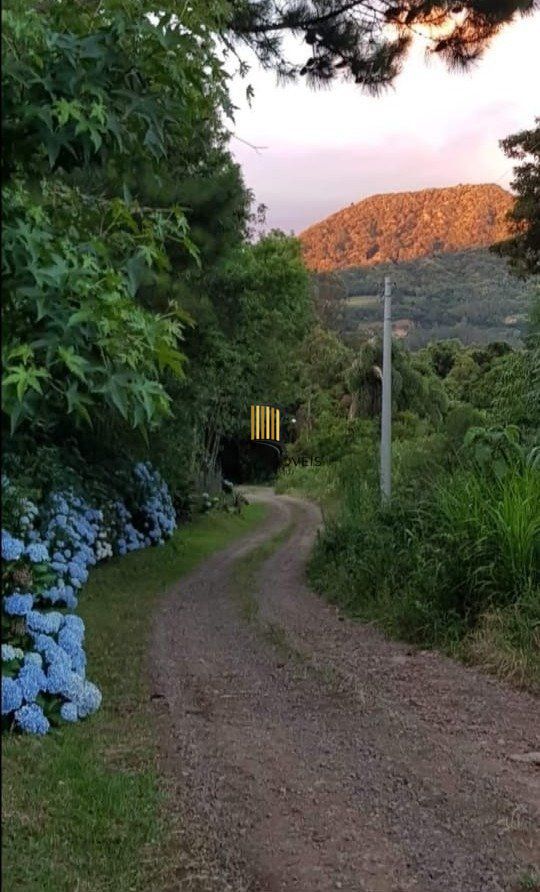 Sitio com casa de 90m², 2 quartos, sacada, Serra Grande em Gramad