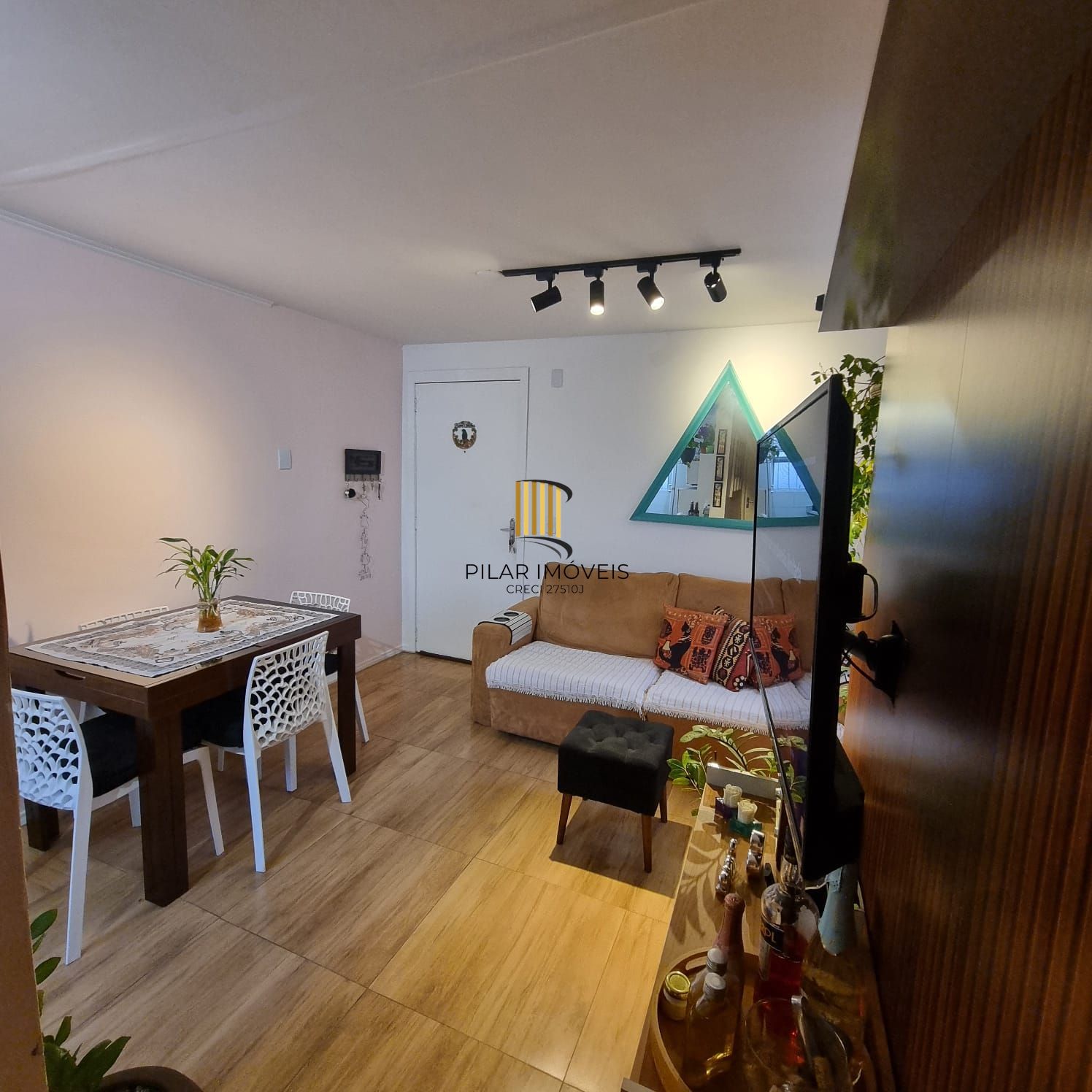 Apartamento Térreo com 02 quartos e 01 vaga no Bairro Campo Novo