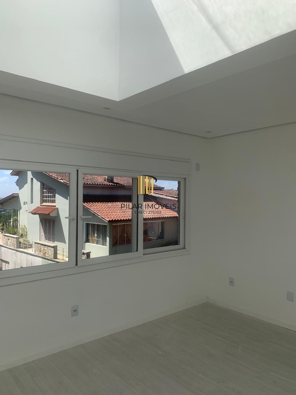 Casa com 3 dormitórios e suíte à Venda no Bairro Medianeira - Porto Alegre/RS