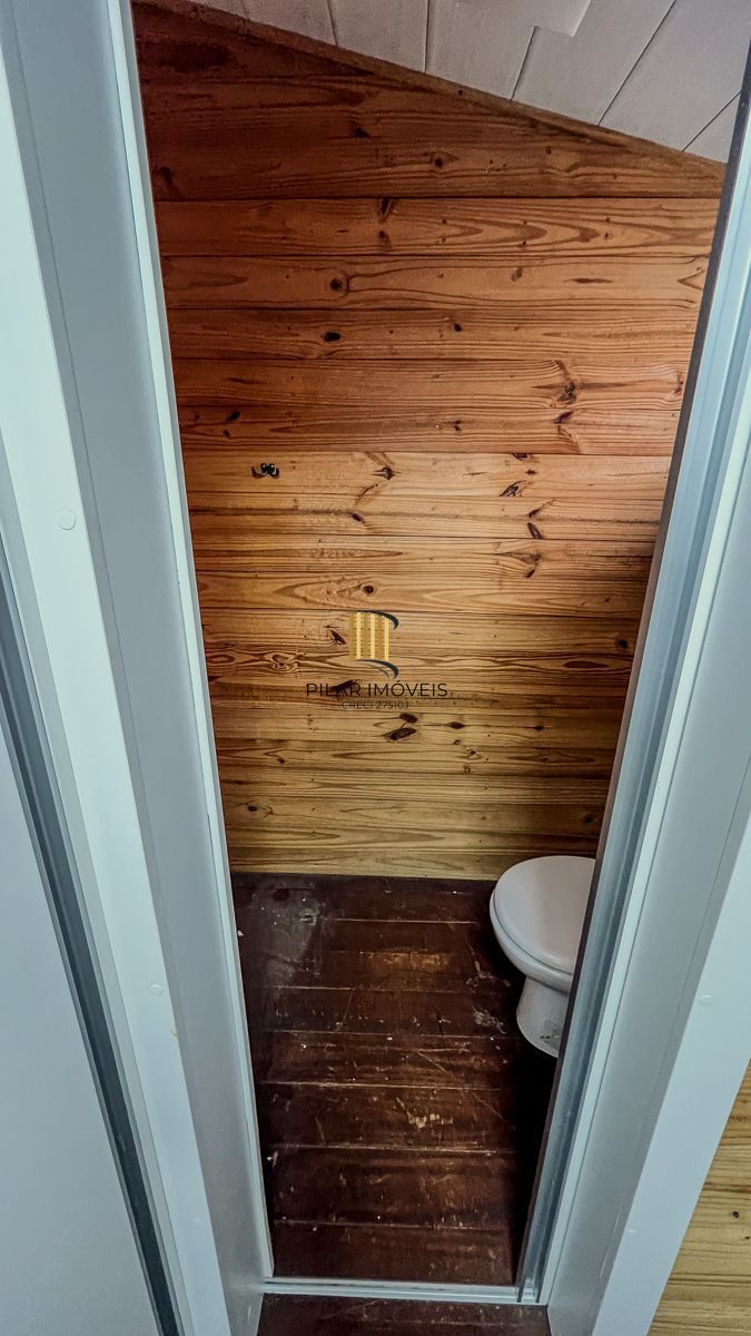 Apartamento com 02 quartos e 01 vaga, no Bairro Navegantes em Porto Alegre
