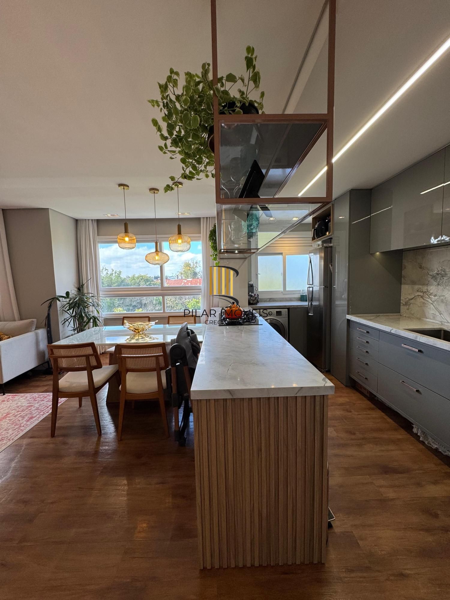Apartamento com 02 quartos (01 suíte) e 01 vaga escriturada