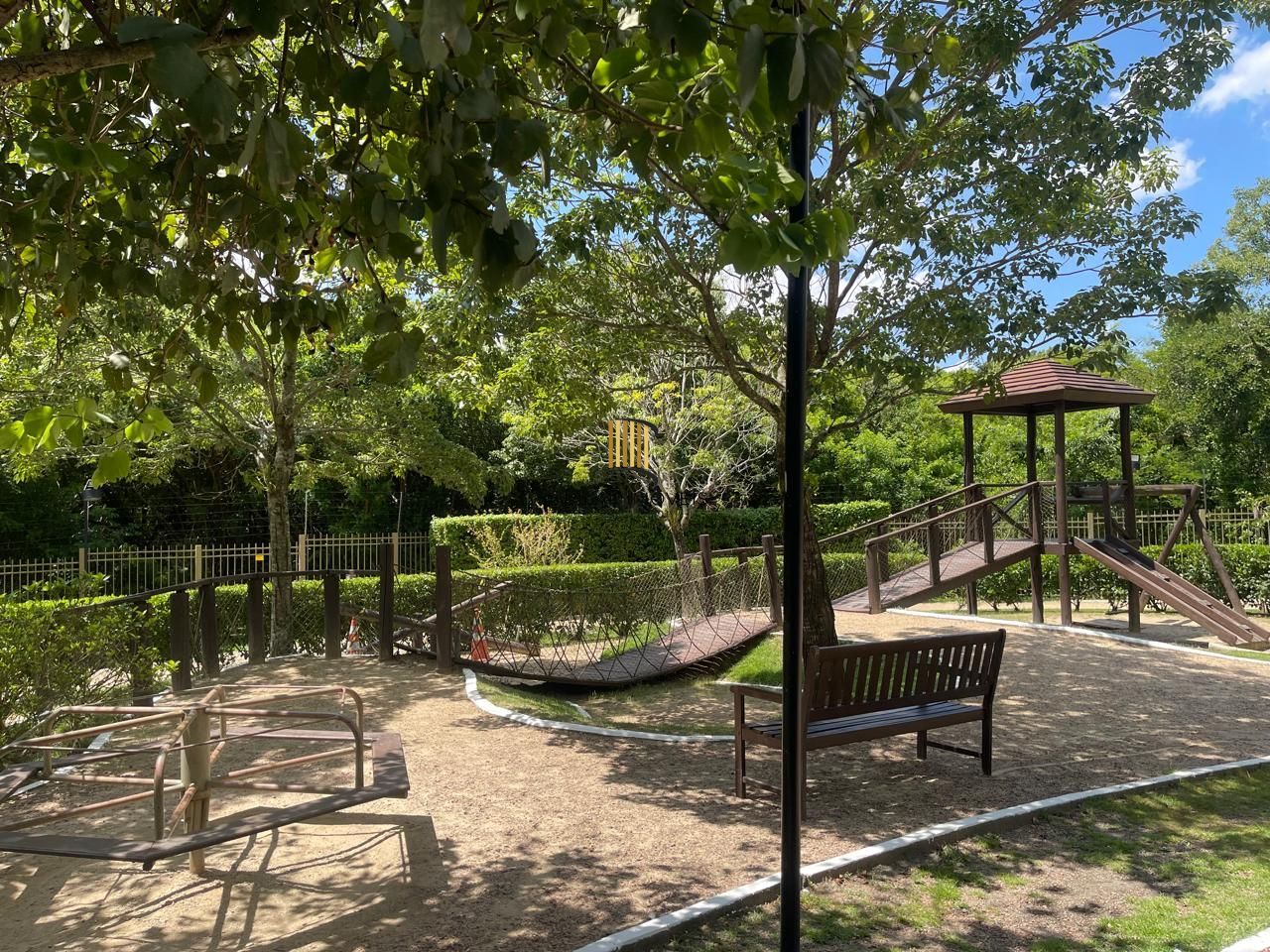 Impecável apartamento semimobiliado, 2 dormitórios, 2 banheiros e 1 vaga coberta