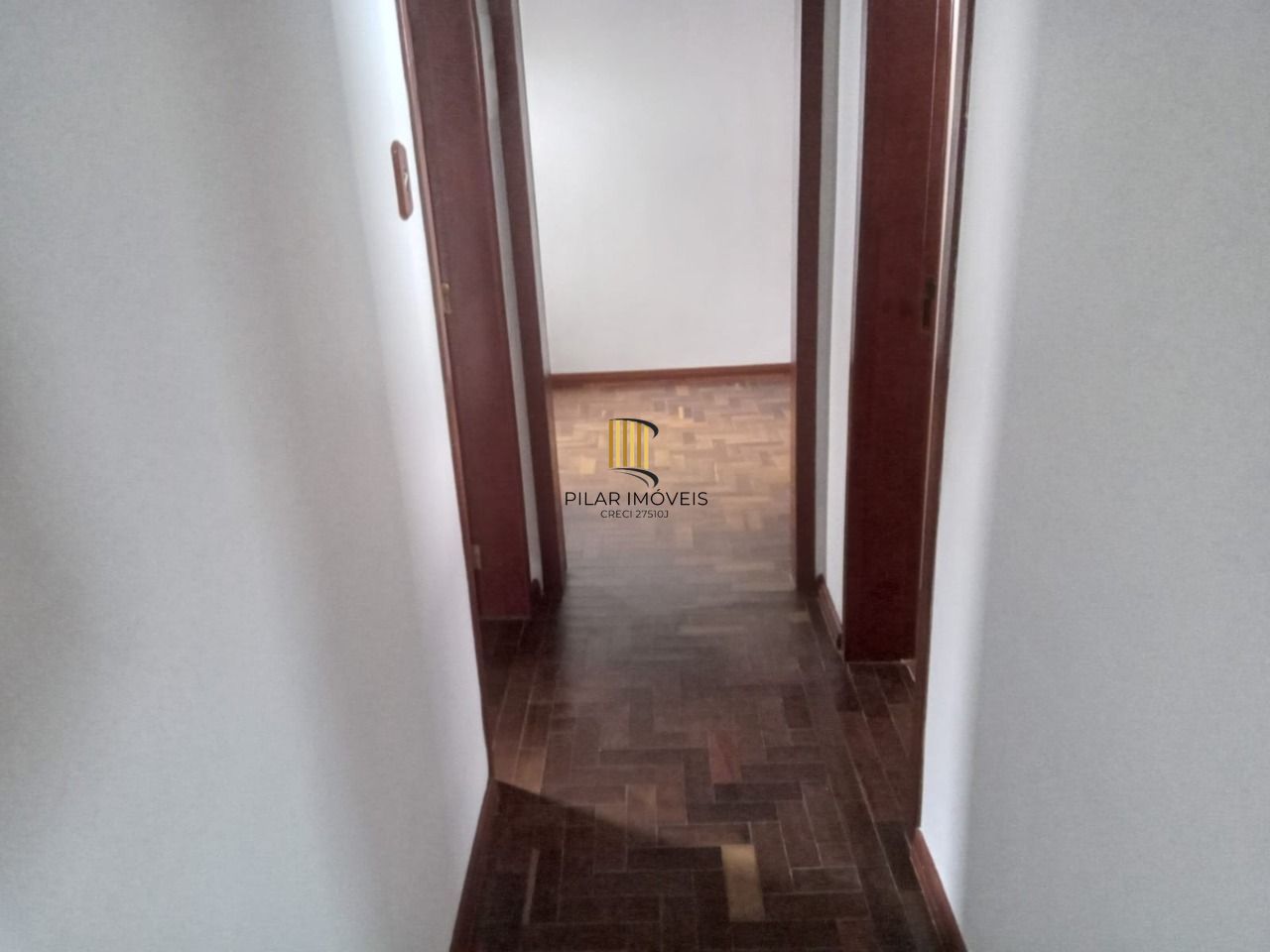 Casa com 3 dormitórios , 2 vagas de garagem fechada !