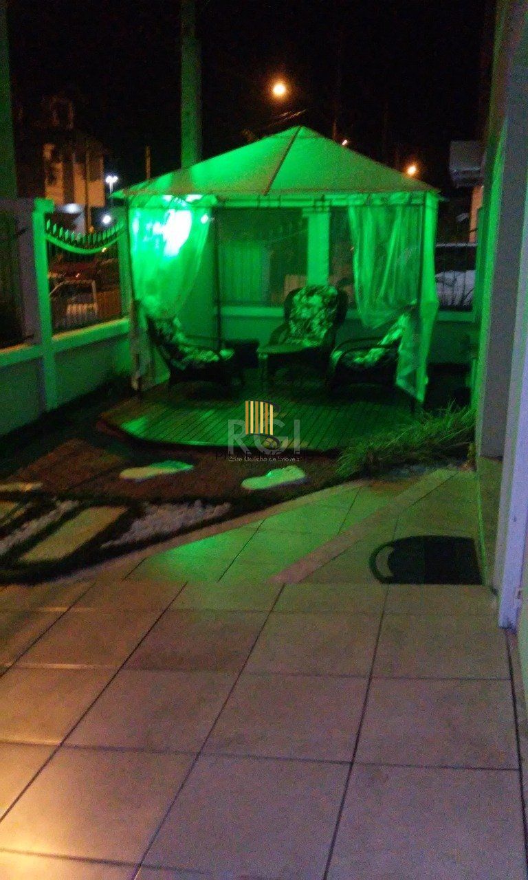 Casa para Venda - 272m², 3 dormitórios, sendo 1 suítes, 2 vagas - Hípica