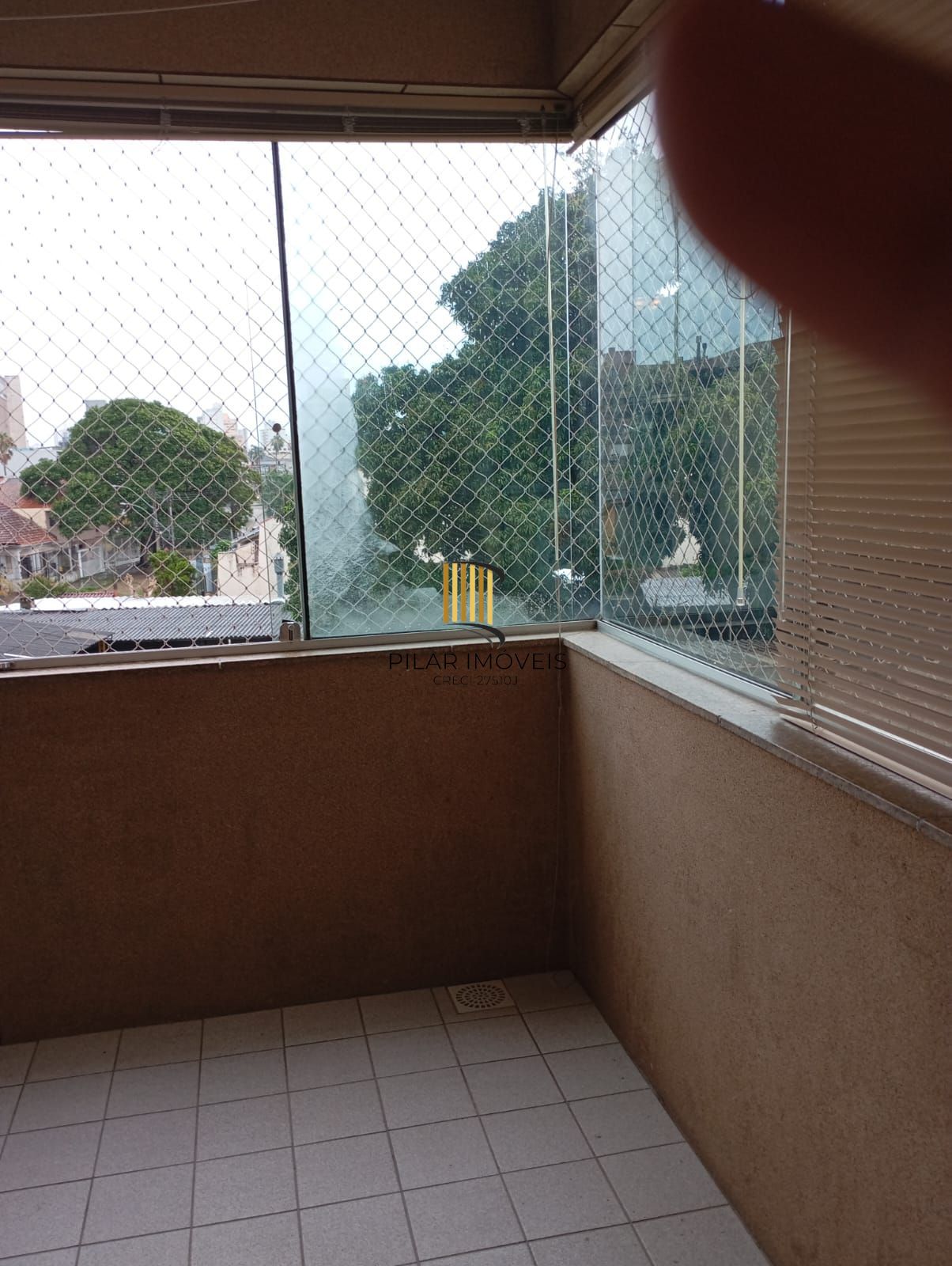 Apartamento com 02 quartos e 01 vaga coberta no Bairro Menino Deus, Porto Alegre