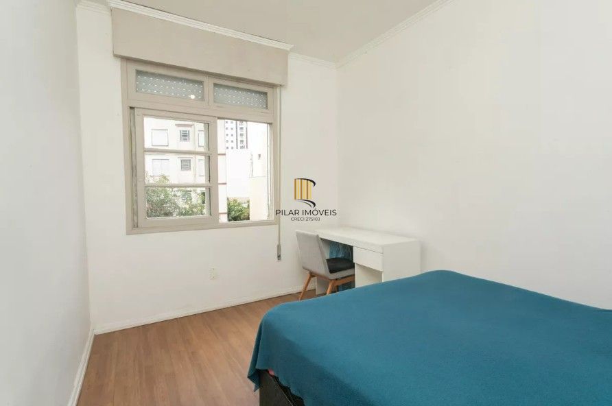 Amplo apartamento no Bairro Petrópolis com 2 vagas de garagem