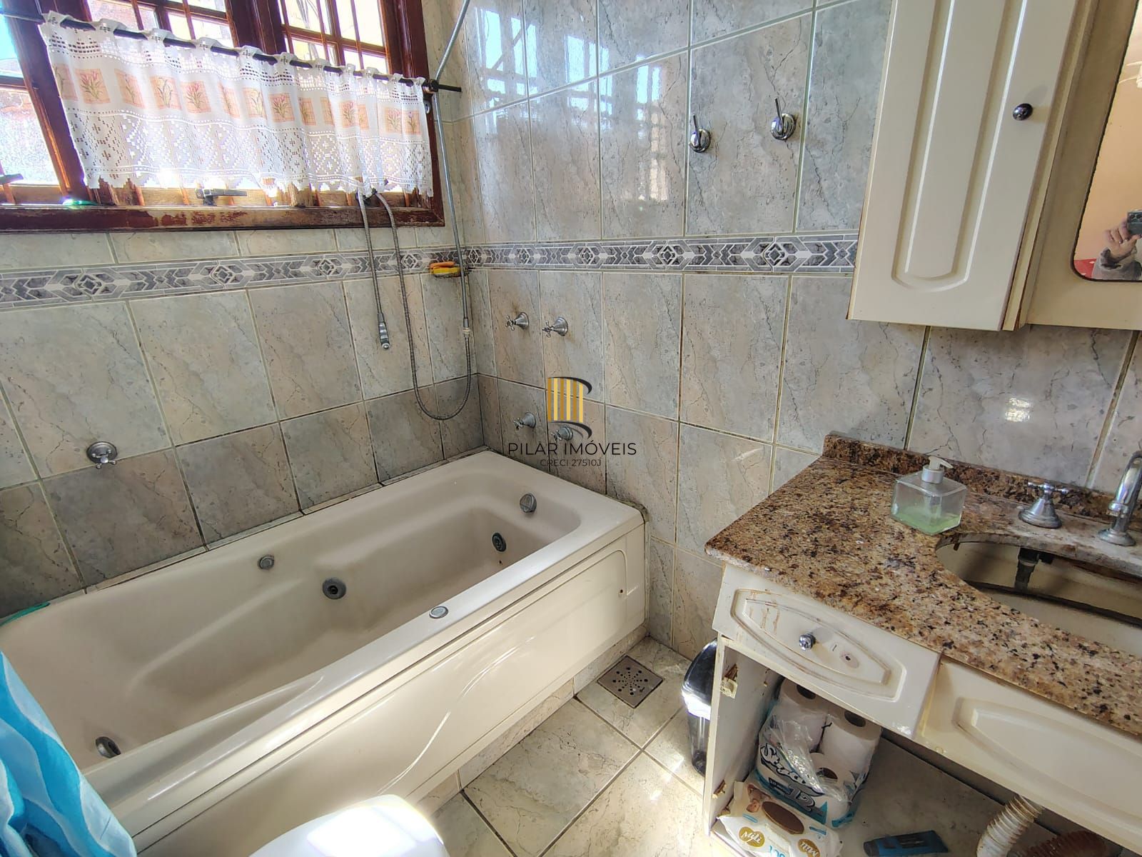 Casa no Bairro Nova Esteio com 200m² de área privativa  e 03 (Três) quartos.