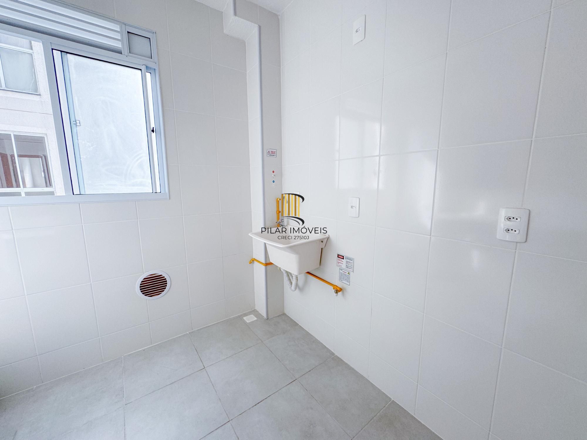 Apartamento com 02 quartos e 01 vaga escriturada, no Morro Santana