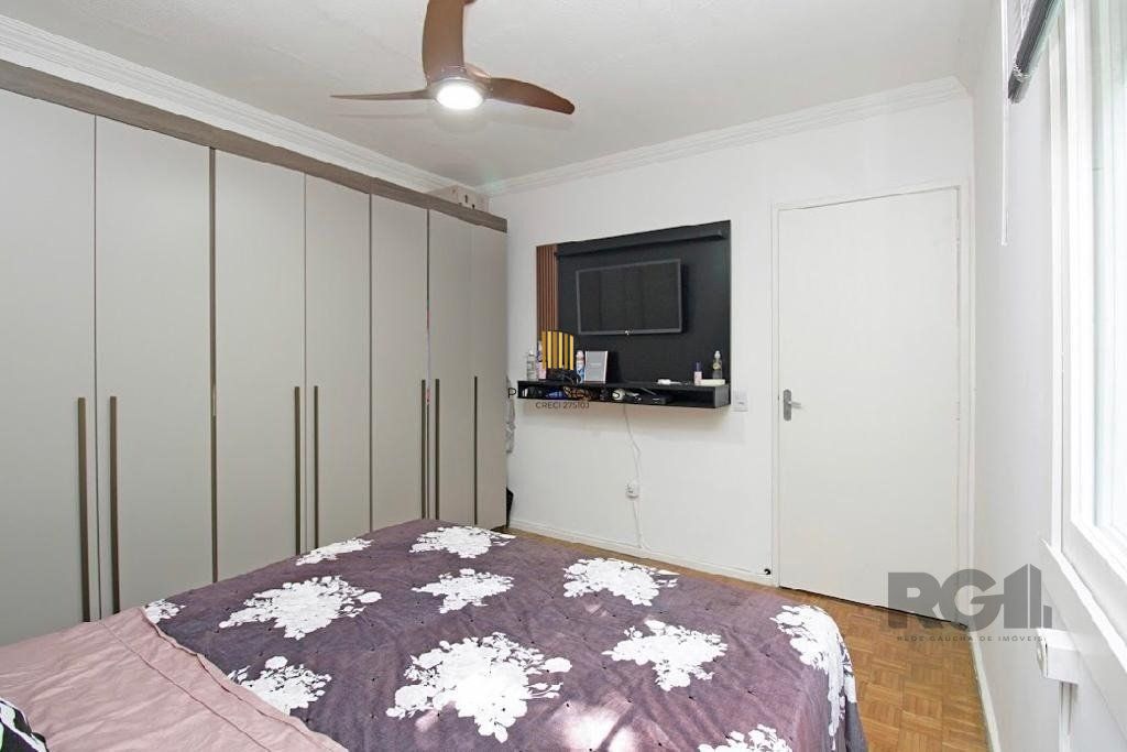 Apartamento 2 dormitórios, vaga de garagem, no bairro Camaquã, Porto Alegre/RS.