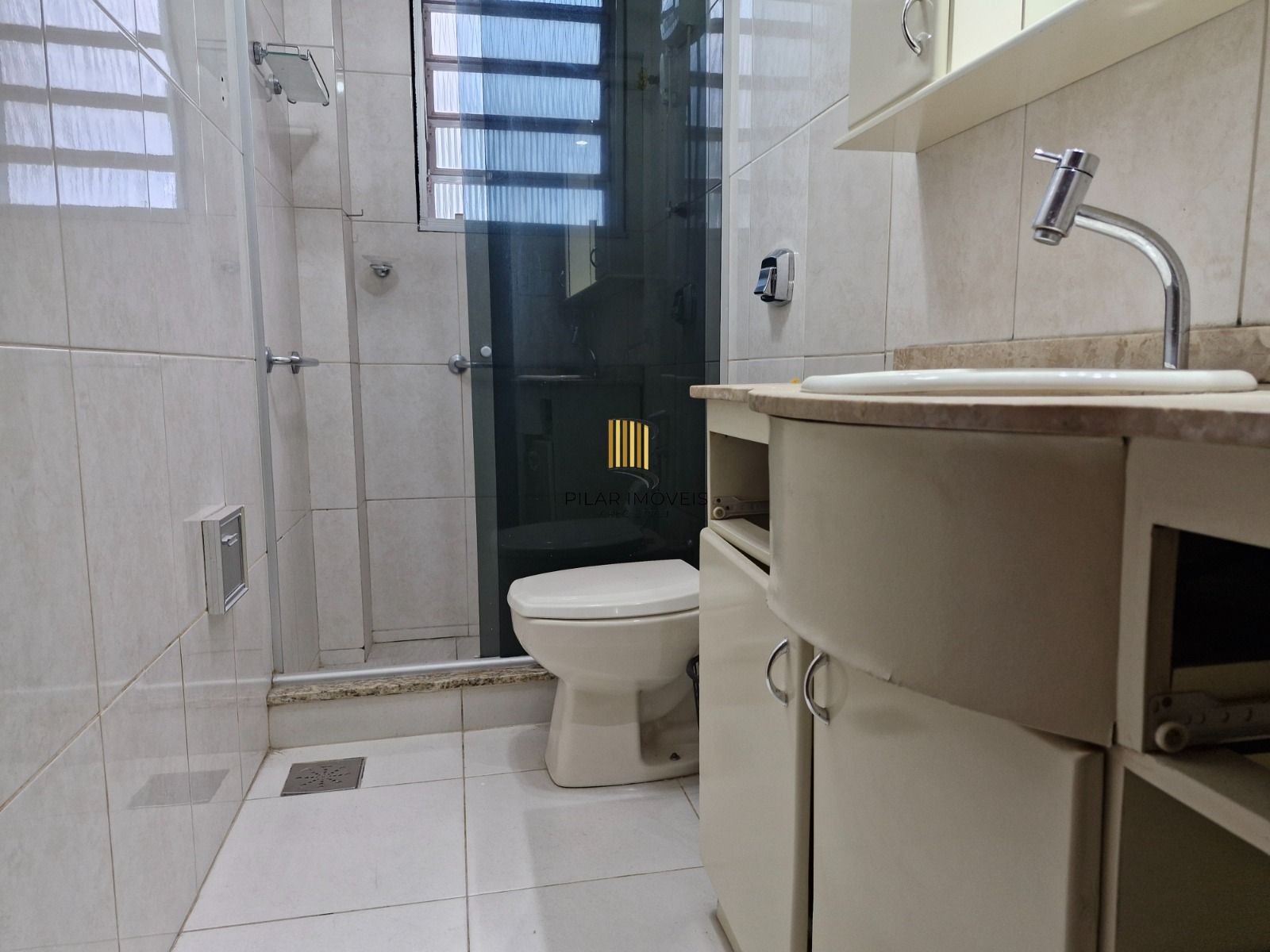 Apartamento de 2 dormitórios com vista para o Marinha no bairro Menino Deus em Porto Alegre/RS