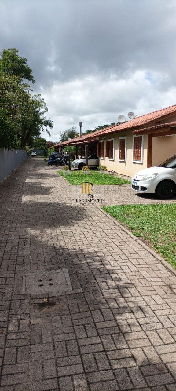 Casa em condomínio com 02 dormitórios