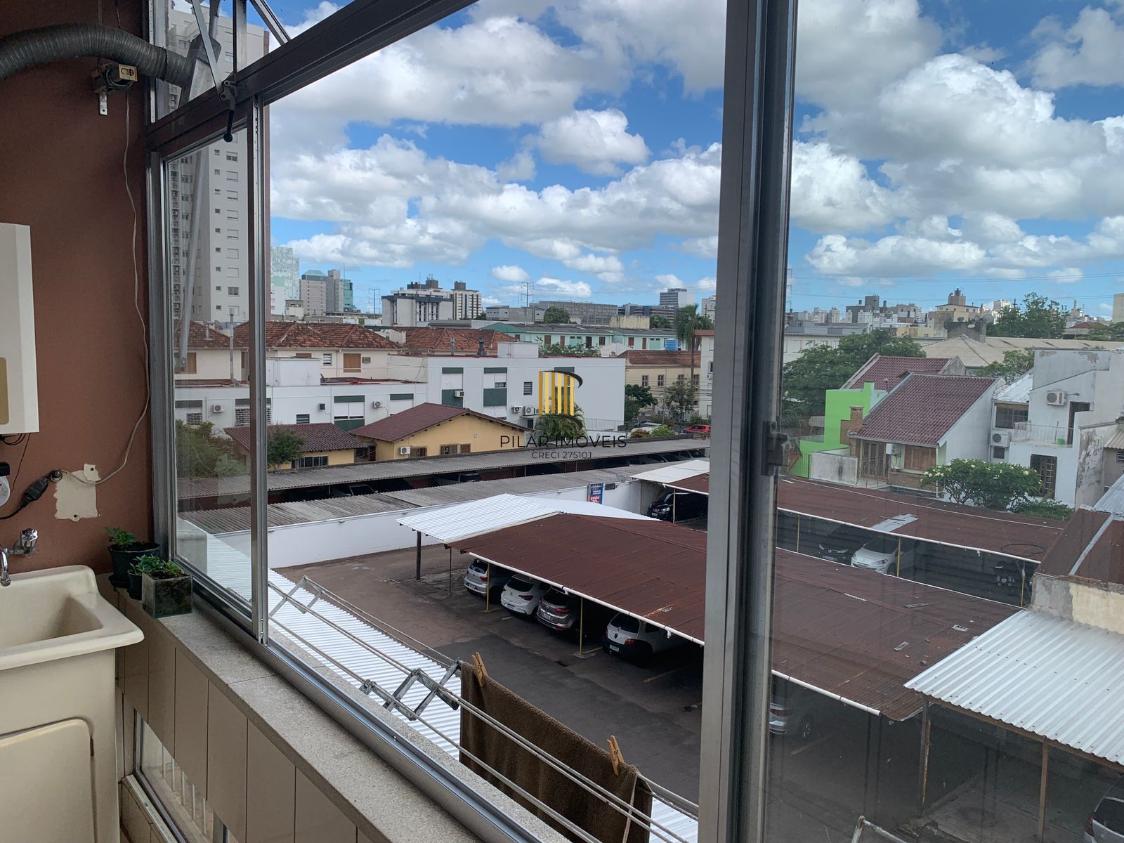 Apartamento 3 dormitórios com 2 banheiros e garagem no Menino Deus