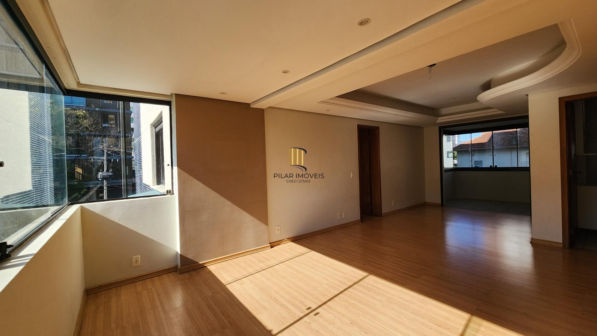 Apartamento de 103m² com 3 dormitórios, 1 suíte e 2 Vagas no Bairro Petrópolis