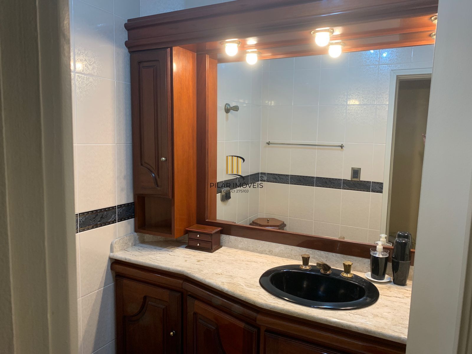 Apartamento 3 dormitórios com 2 banheiros e garagem no Menino Deus