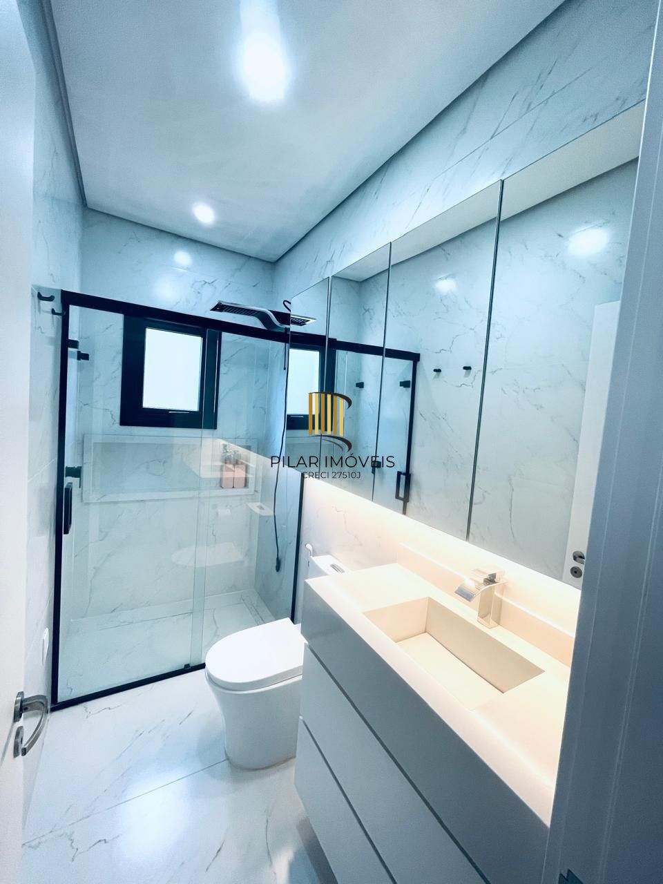 CASA EM CONDOMINIO TÉRREA,  3 SUÍTES 4 VAGAS DE GARAGEM, EM GRAVATAI RS