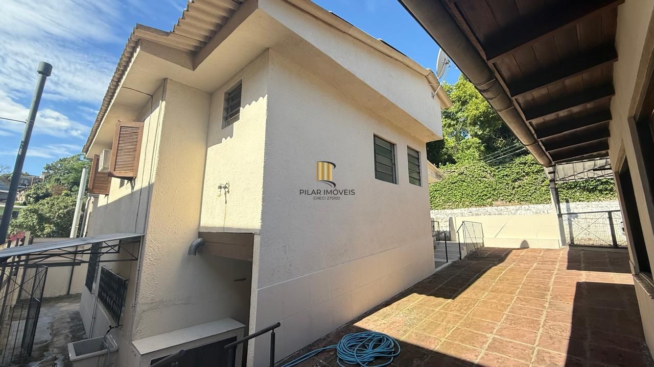 CASA 3 DORMITÓRIOS 4 BANHEIROS 4 VAGAS 1 SUÍTE, PÁTIO NO BAIRRO MEDIANEIRA PORTO ALEGRE/RS