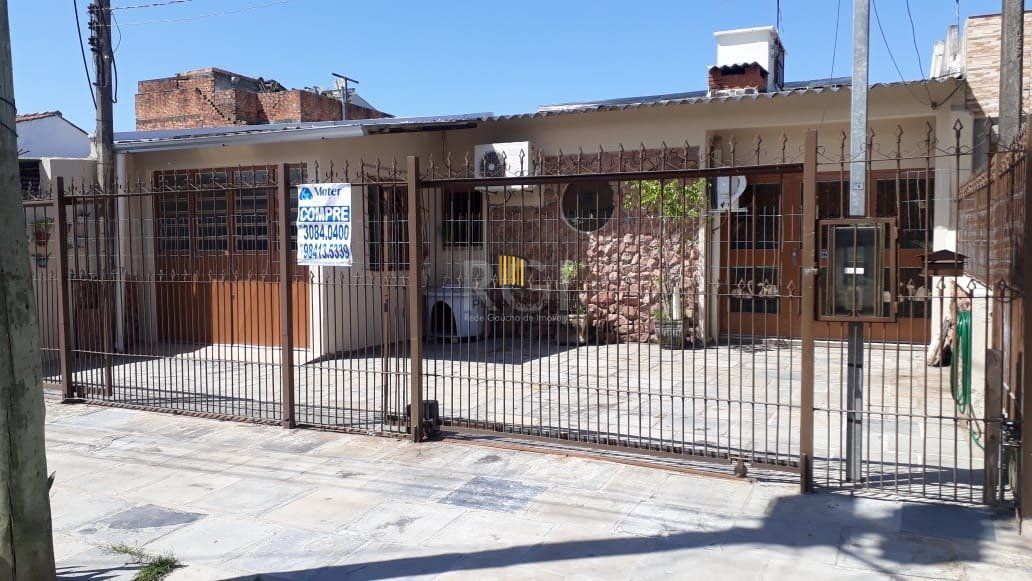 Casa para Venda - 121m², 3 dormitórios, sendo 1 suites, 2 vagas - Restinga
