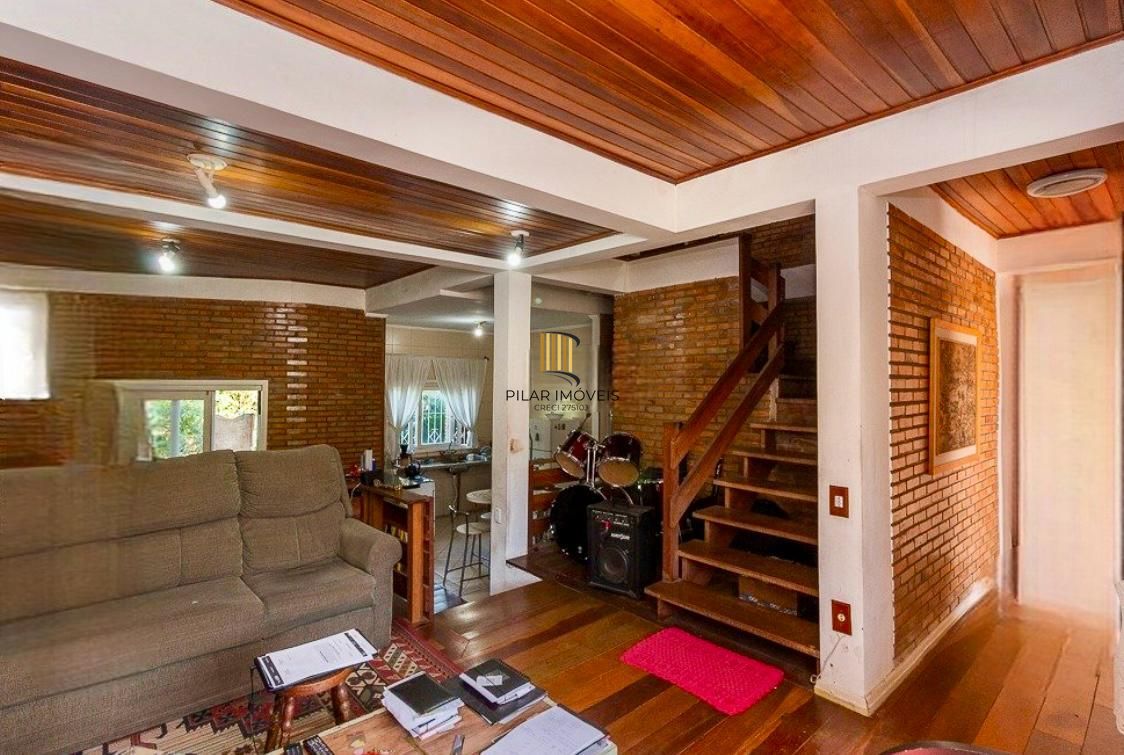Casa 3 dormitorio com 230m2 pátio com piscina no bairro Itu Sabará
